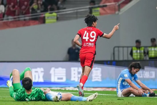 海港3-0完胜英博,新星闪耀彰显新生力量